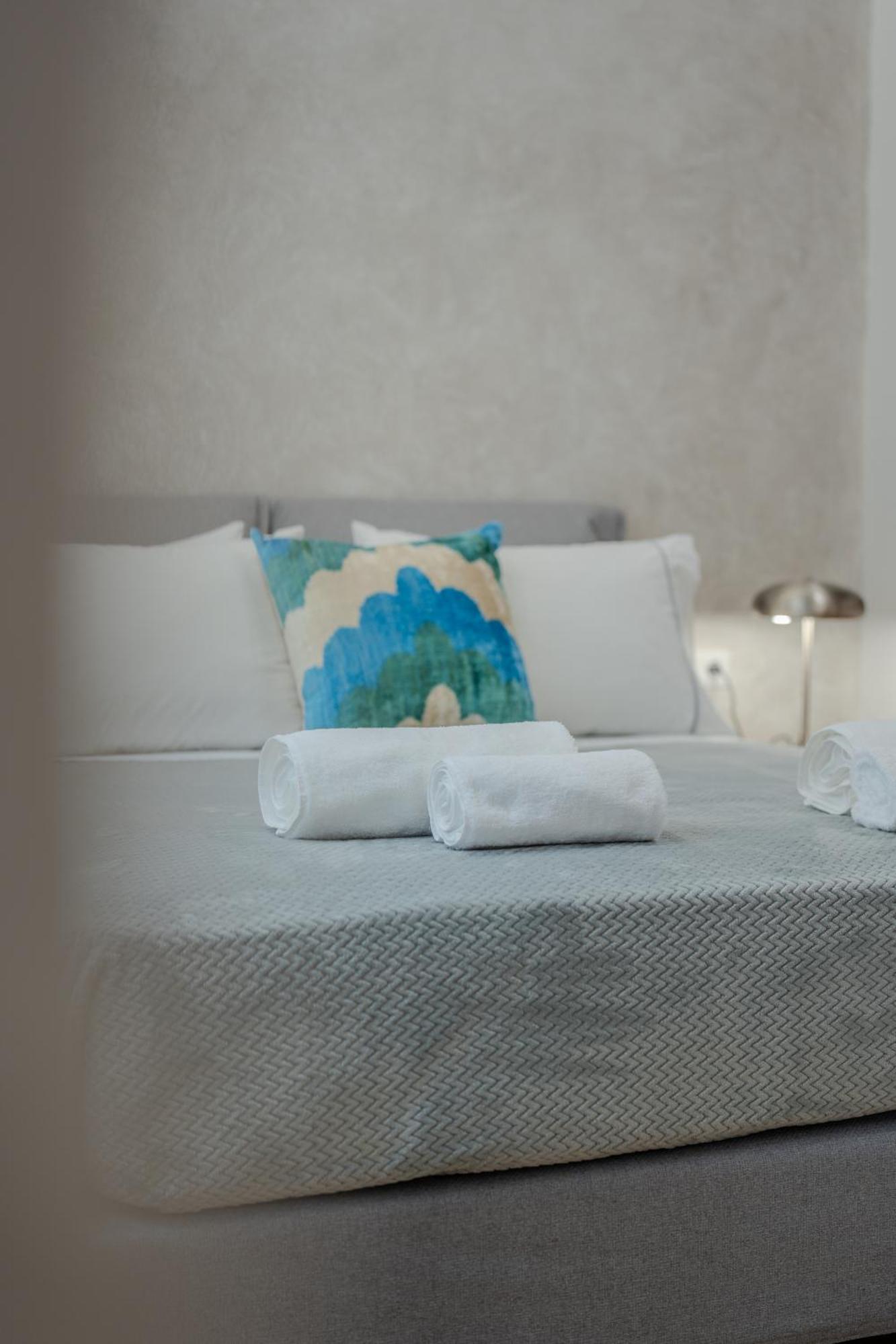 Derouse Othon Suite With Hydromassage Jacuzzi Athena Bagian luar foto